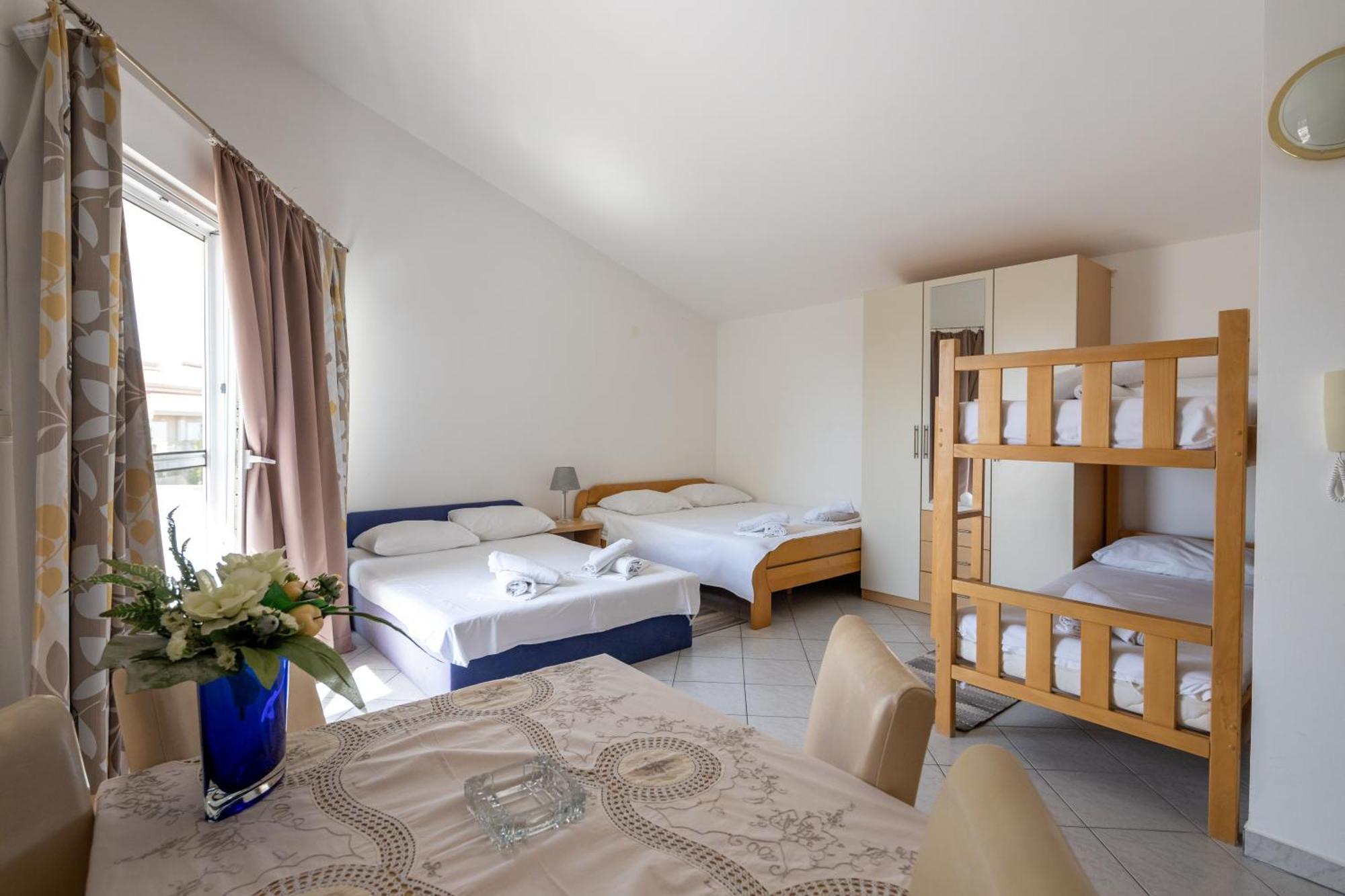 Apartments Eddy Veselica Novalja Luaran gambar
