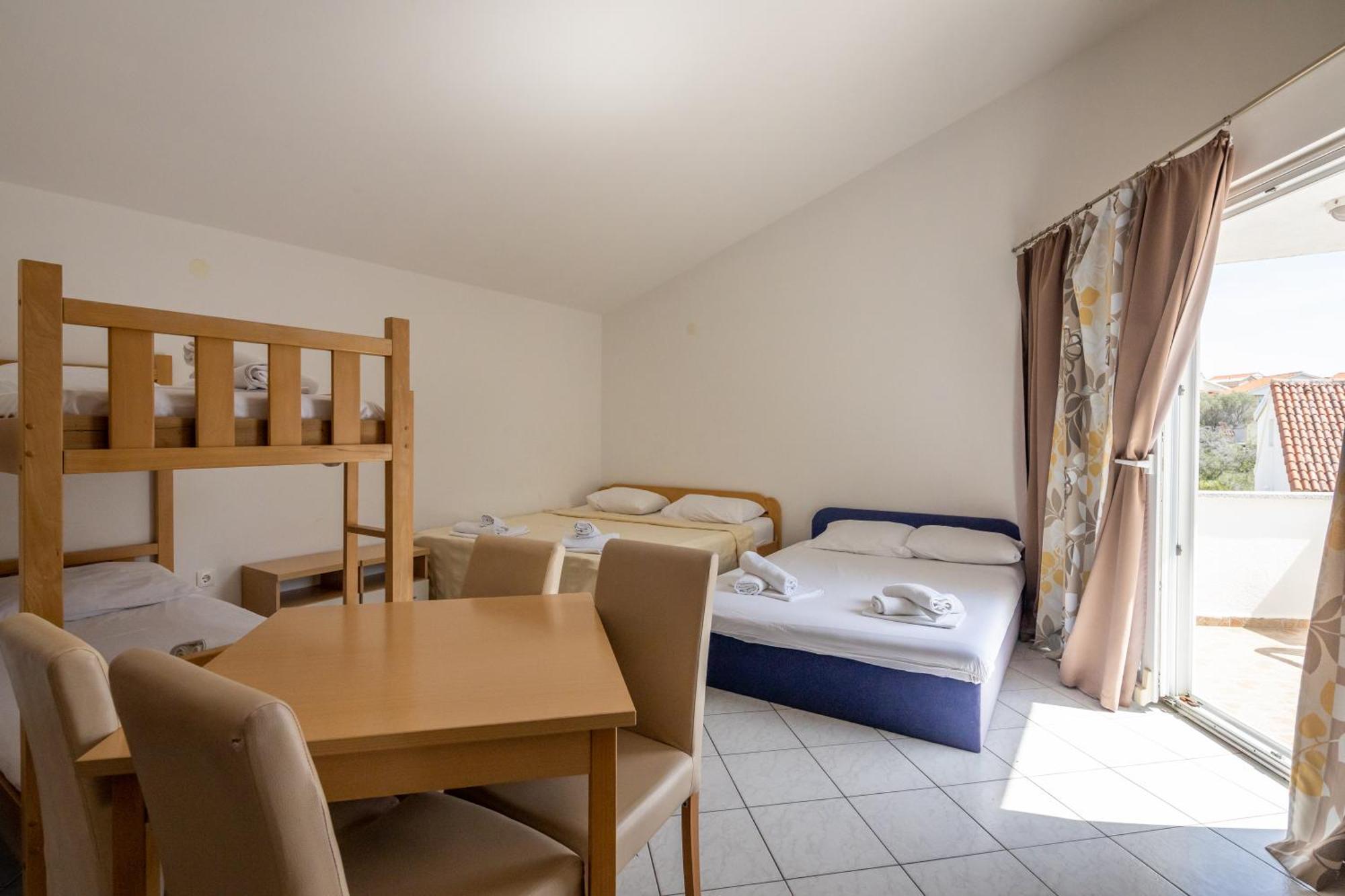 Apartments Eddy Veselica Novalja Luaran gambar